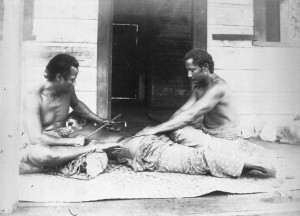 Samoan_tatau_-_tattooing_circa_1895_-_photo_Thomas_Andrew