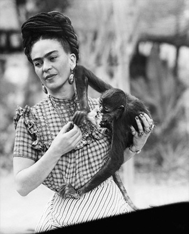 Kahlo with monkey