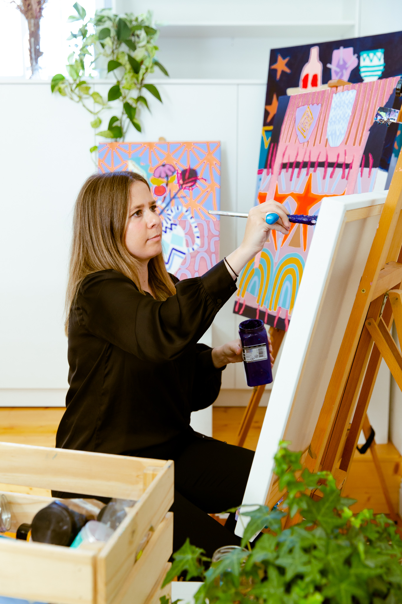 Laura Thomas painting her Soul-inspired artwork. 