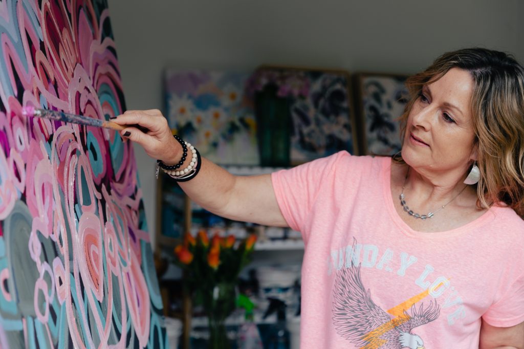 Jen Shewring at work on a floral painting