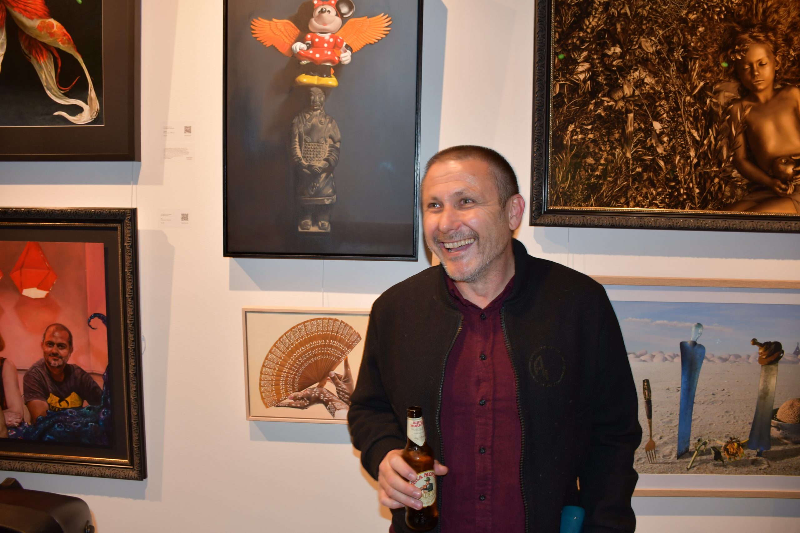 Peter Tankey in front of his winning work Home Totem #2 / Sunset.