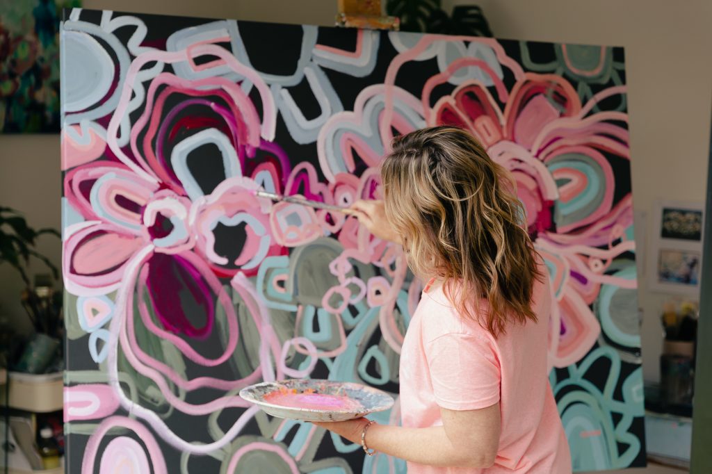 Jen Shewring painting an abstract artwork.